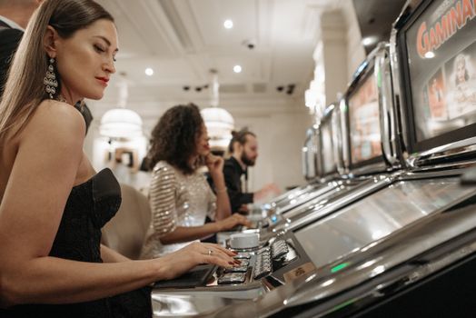Porovnání Bonusů: Živé Casino vs. Automaty pro České Hráče